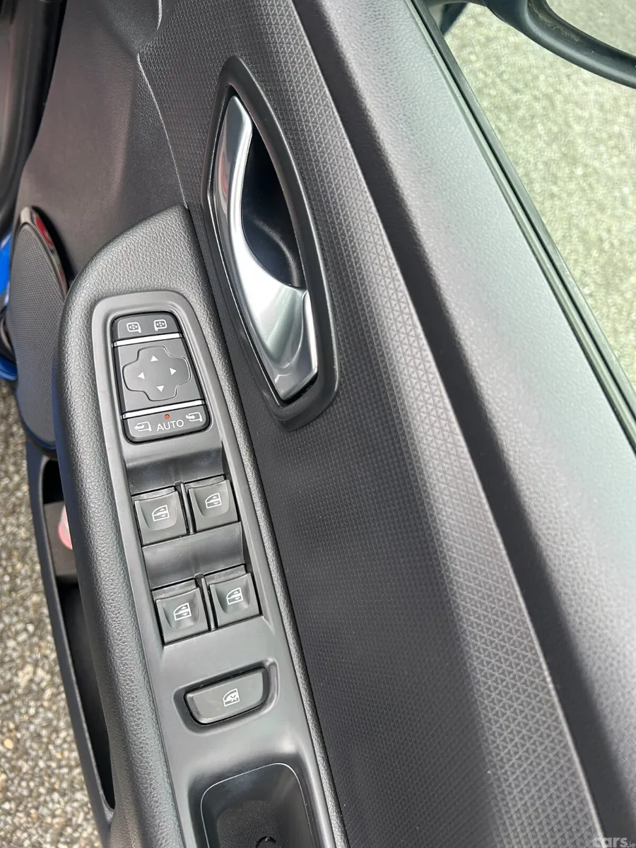 Renault Clio Hatchback, Petrol, 2019, Blue