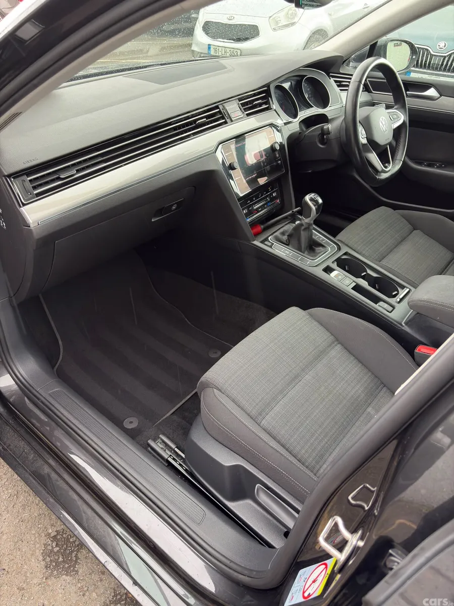 Volkswagen Passat Saloon, Diesel, 2022, Grey
