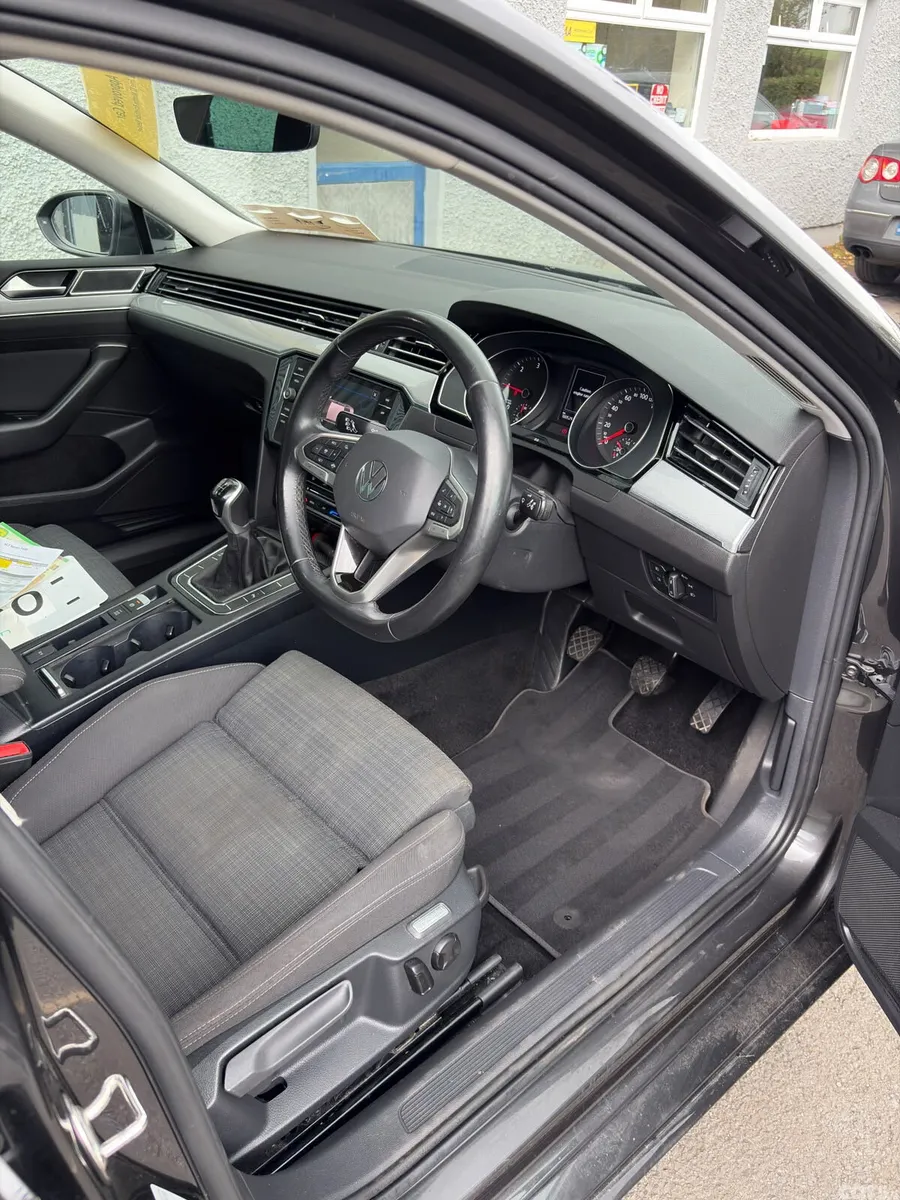 Volkswagen Passat Saloon, Diesel, 2022, Grey