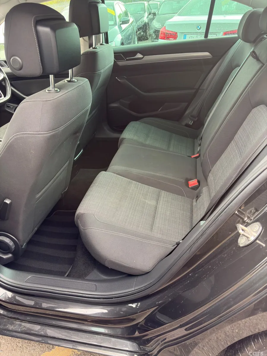Volkswagen Passat Saloon, Diesel, 2022, Grey