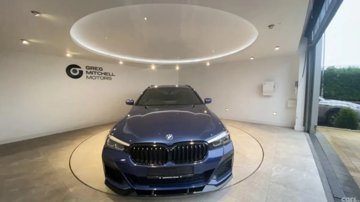 BMW 5-Series Estate, Petrol Hybrid, 2022, Blue