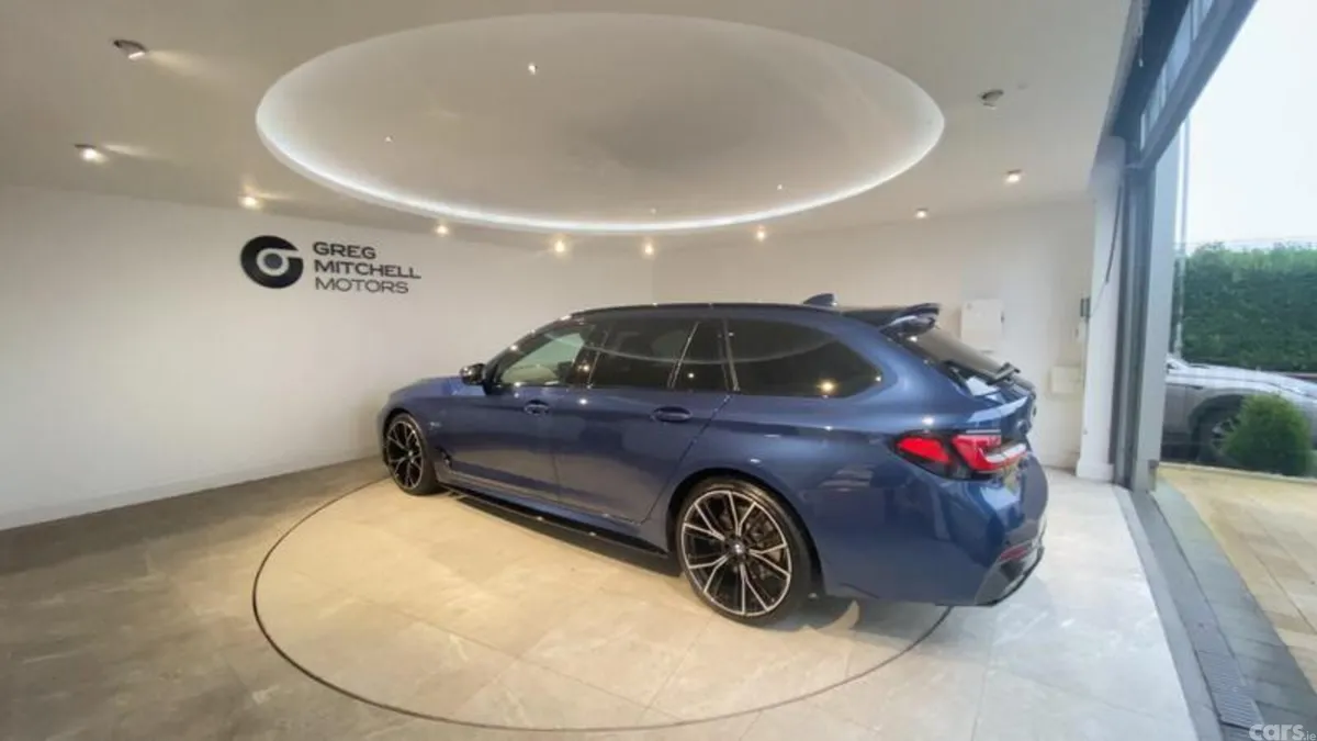 BMW 5-Series Estate, Petrol Hybrid, 2022, Blue