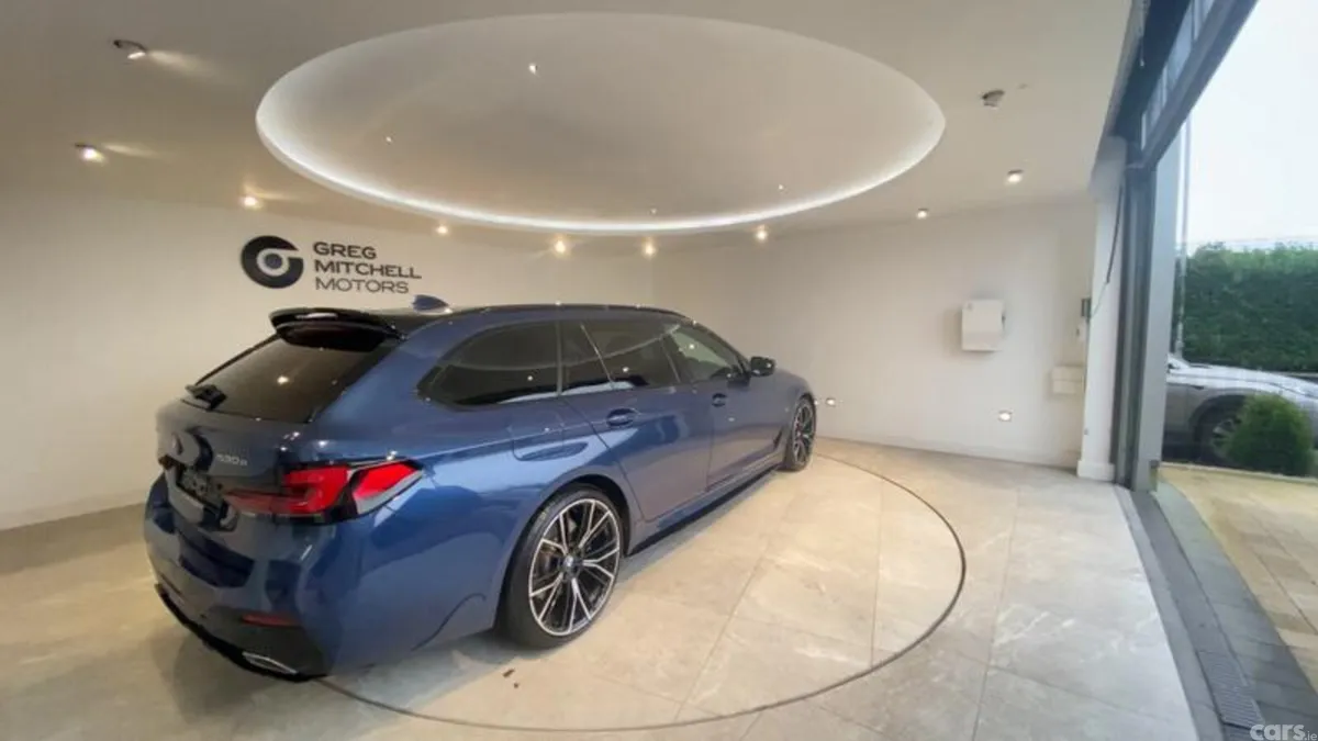 BMW 5-Series Estate, Petrol Hybrid, 2022, Blue