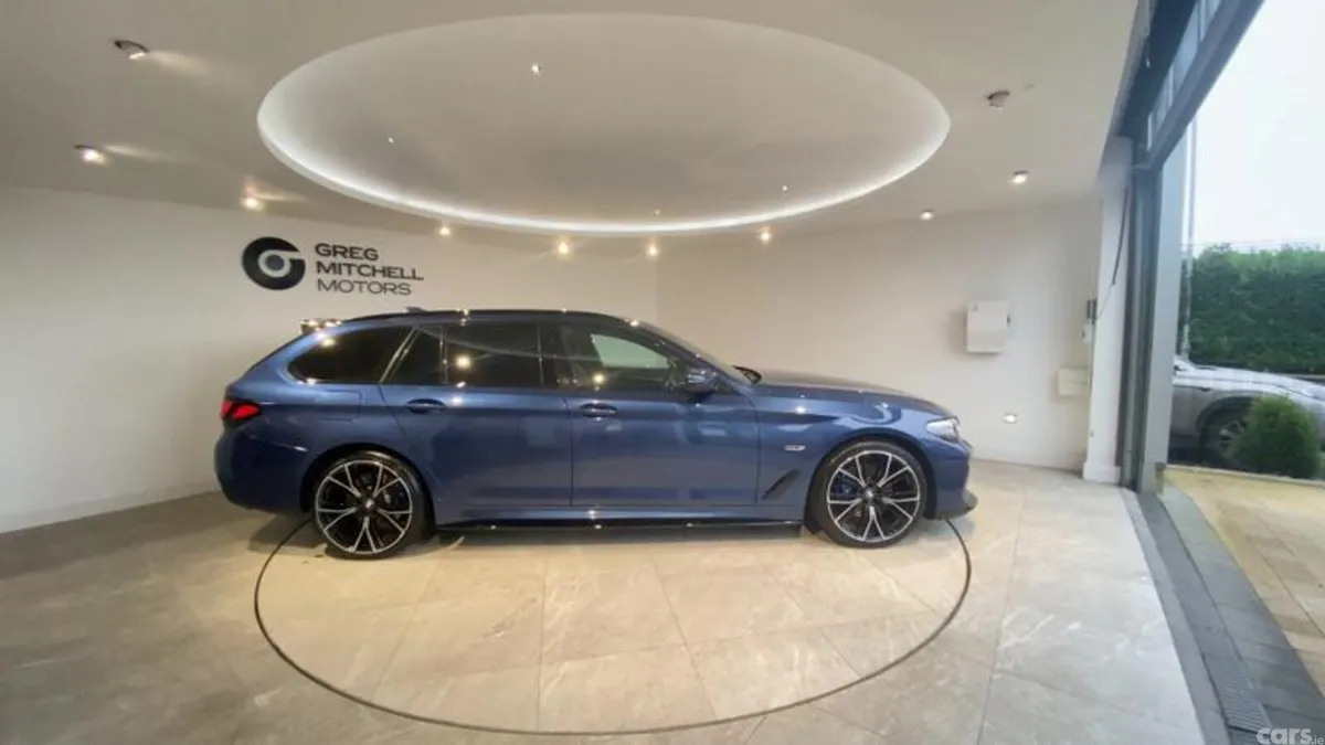 BMW 5-Series Estate, Petrol Hybrid, 2022, Blue