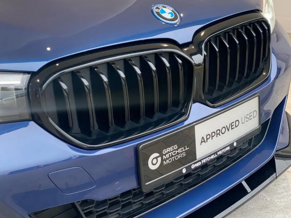 BMW 5-Series Estate, Petrol Hybrid, 2022, Blue