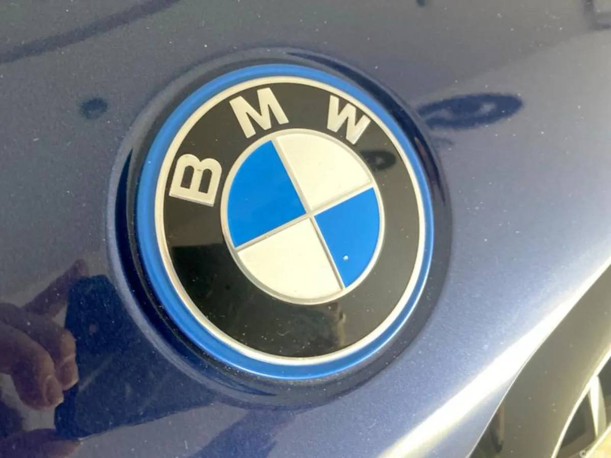 BMW 5-Series Estate, Petrol Hybrid, 2022, Blue