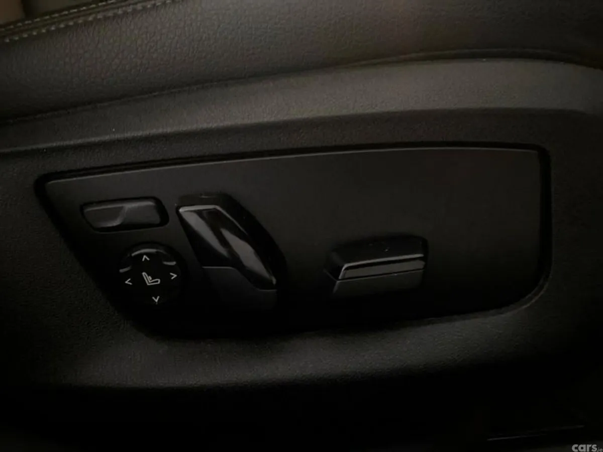 BMW 5-Series Estate, Petrol Hybrid, 2022, Blue