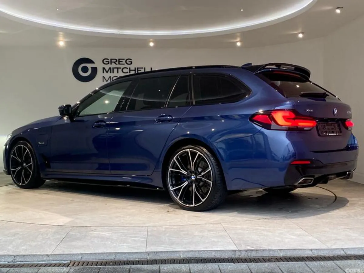 BMW 5-Series Estate, Petrol Hybrid, 2022, Blue