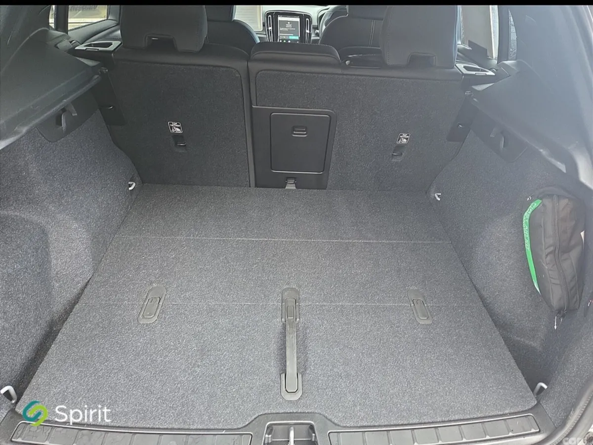 Volvo XC40 Hatchback, Electric, 2025, Silver