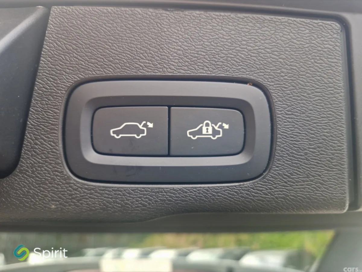 Volvo XC60 SUV, Petrol Plug-in Hybrid, 2025, Silver