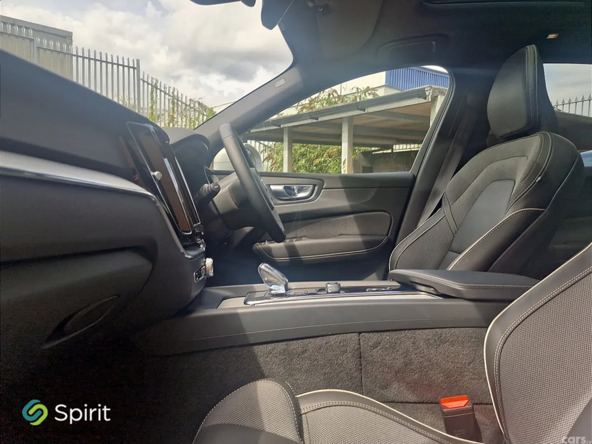 Volvo XC60 SUV, Petrol Plug-in Hybrid, 2025, Silver