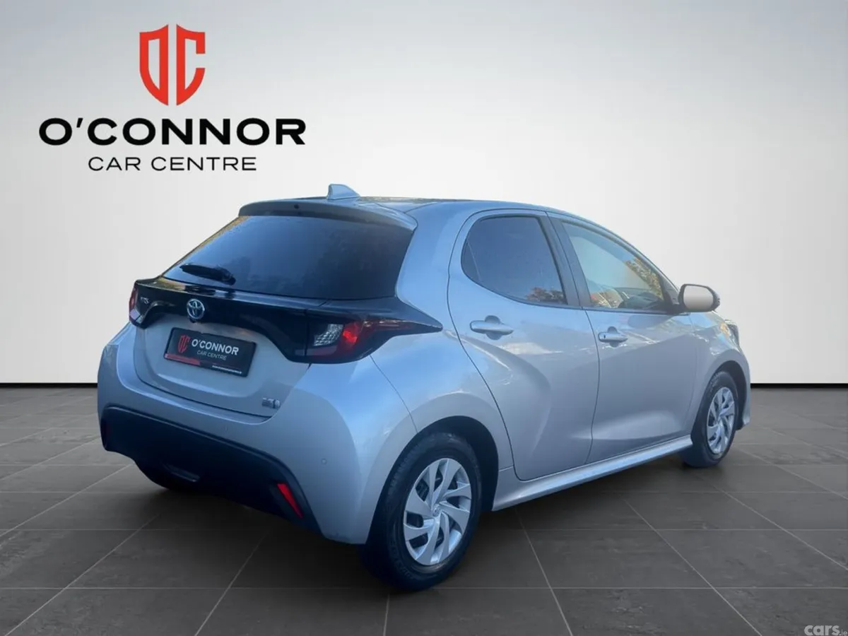 Toyota Yaris Hatchback, Petrol Hybrid, 2021, Silver