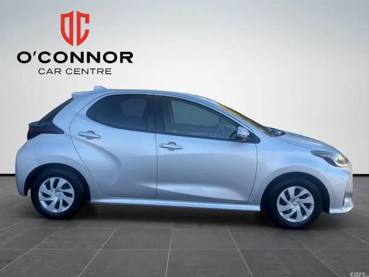 Toyota Yaris Hatchback, Petrol Hybrid, 2021, Silver