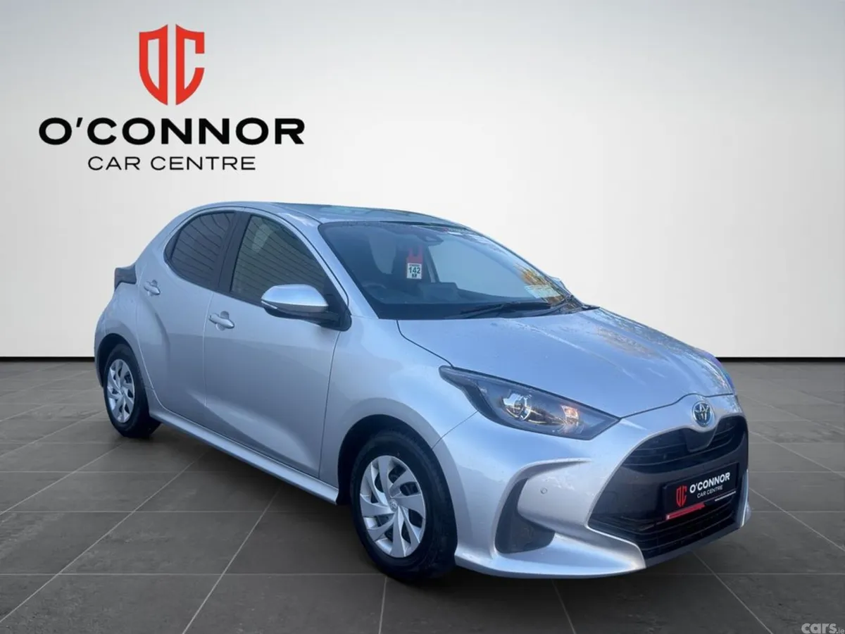 Toyota Yaris Hatchback, Petrol Hybrid, 2021, Silver