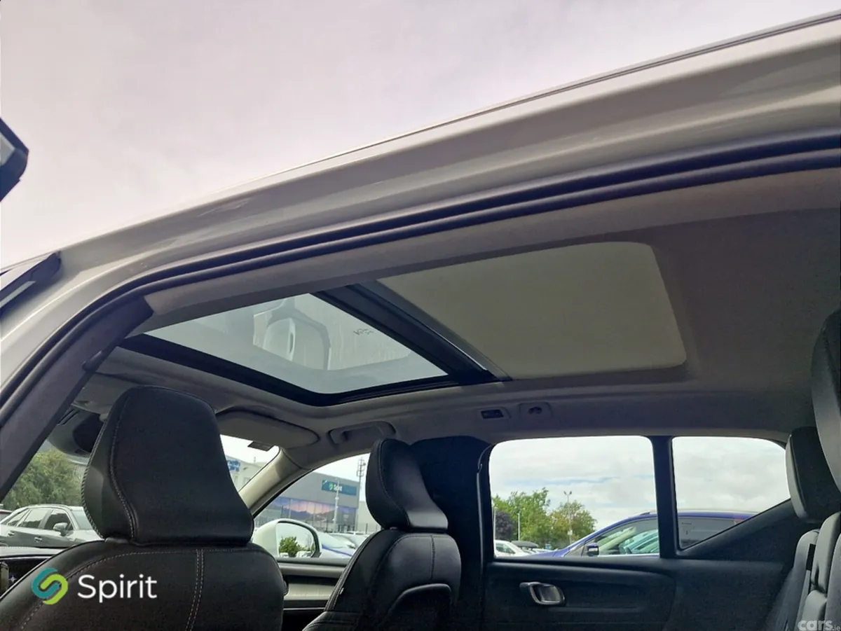 Volvo XC40 SUV, Petrol Plug-in Hybrid, 2021, White