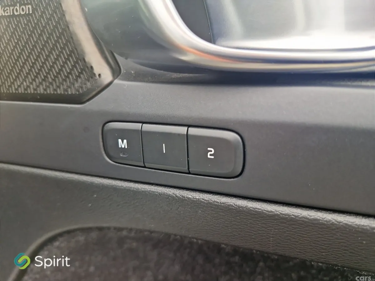Volvo XC40 SUV, Petrol Plug-in Hybrid, 2021, White