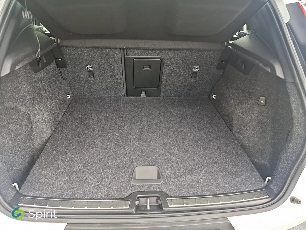 Volvo XC40 SUV, Petrol Plug-in Hybrid, 2021, White