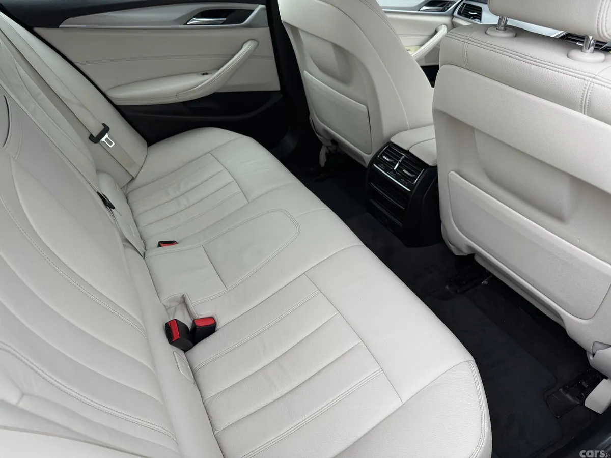 BMW 5-Series Estate, Diesel, 2019, Blue