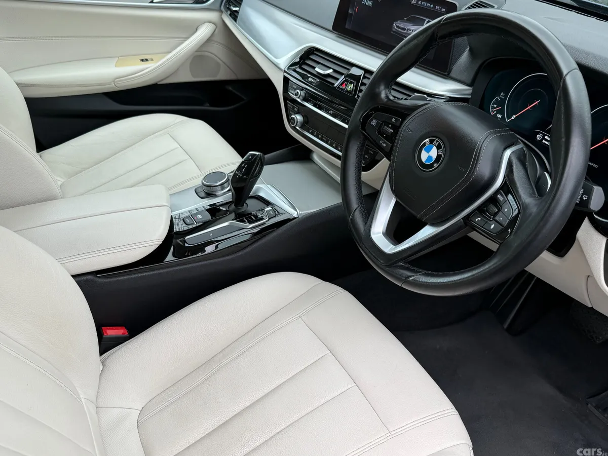 BMW 5-Series Estate, Diesel, 2019, Blue