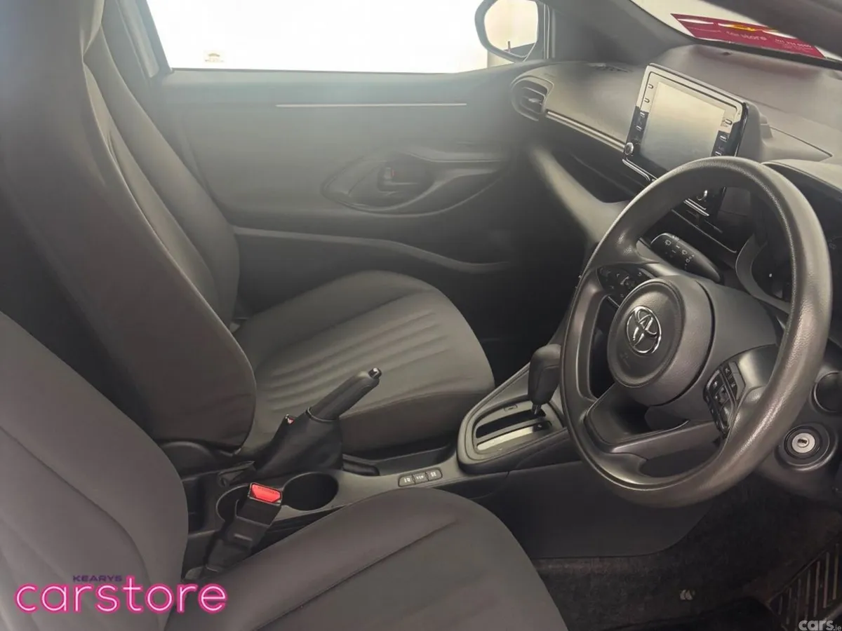 Toyota Yaris Hatchback, Petrol Hybrid, 2021, White