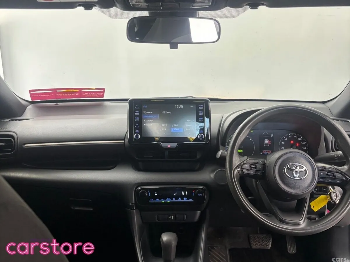Toyota Yaris Hatchback, Petrol Hybrid, 2021, White