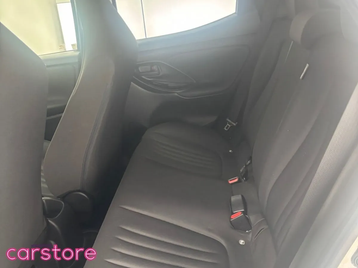 Toyota Yaris Hatchback, Petrol Hybrid, 2021, White