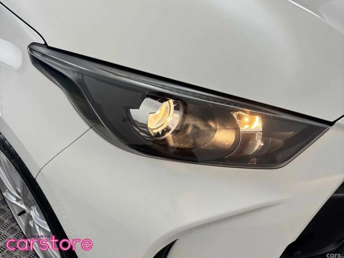 Toyota Yaris Hatchback, Petrol Hybrid, 2021, White