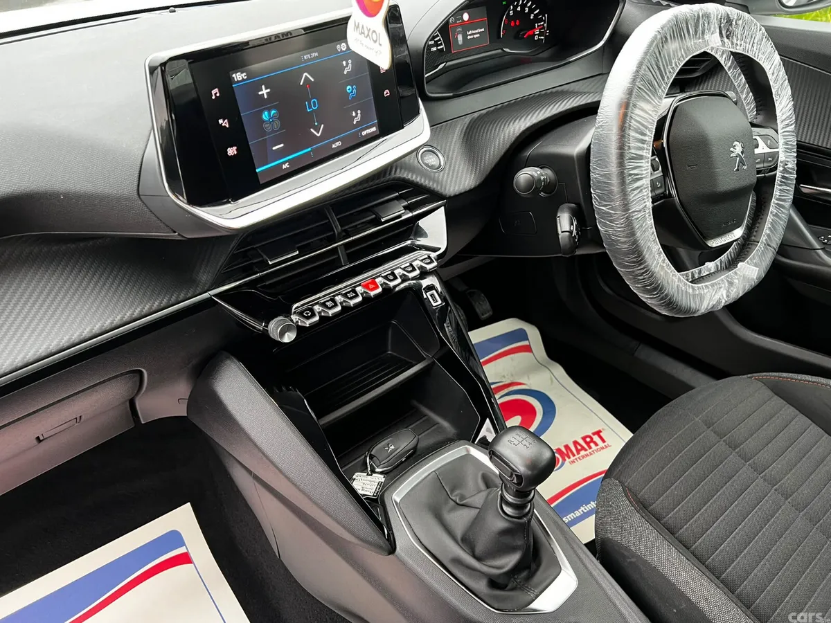 Peugeot 2008 MPV, Diesel, 2022, White