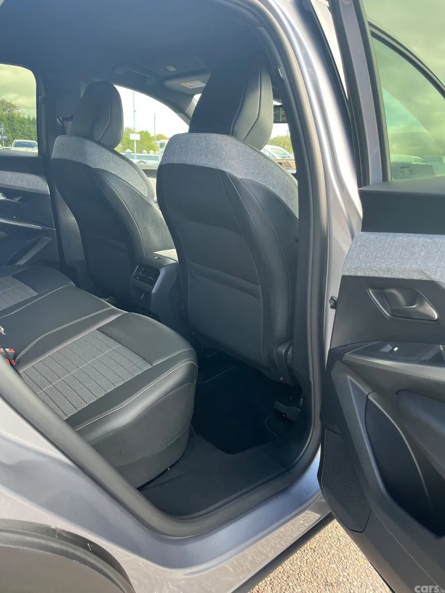 Peugeot 3008 MPV, Petrol Hybrid, 2024, Grey