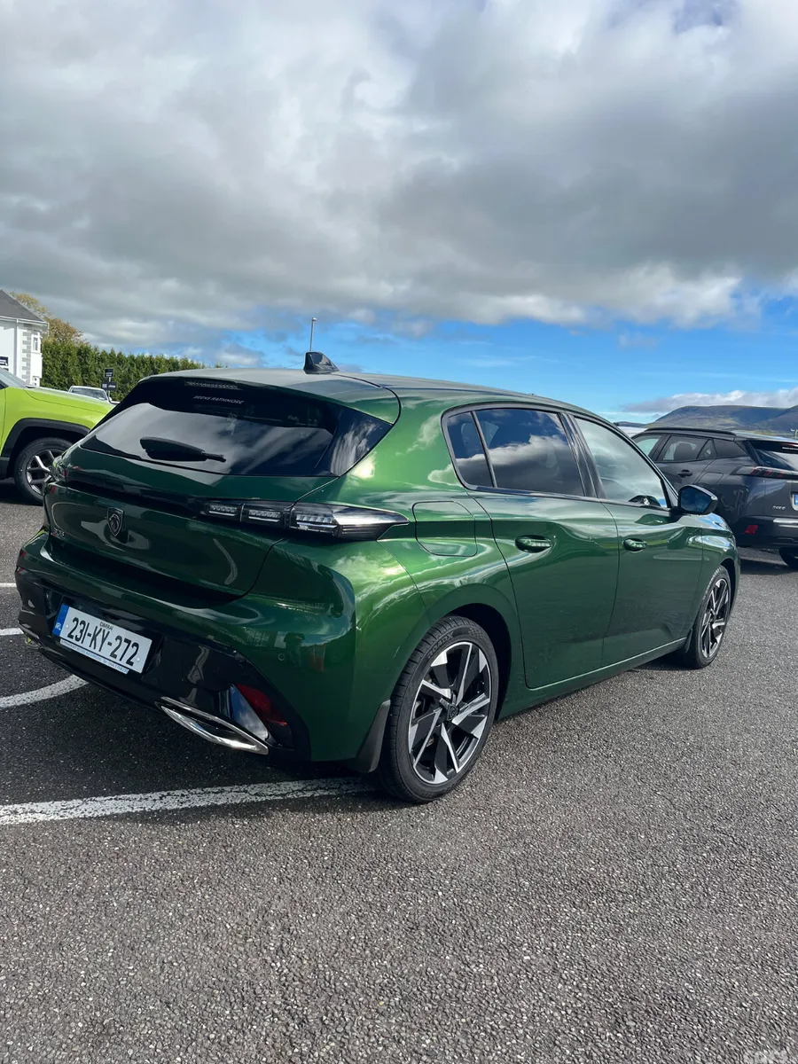 Peugeot 308 Hatchback, Diesel, 2023, Green