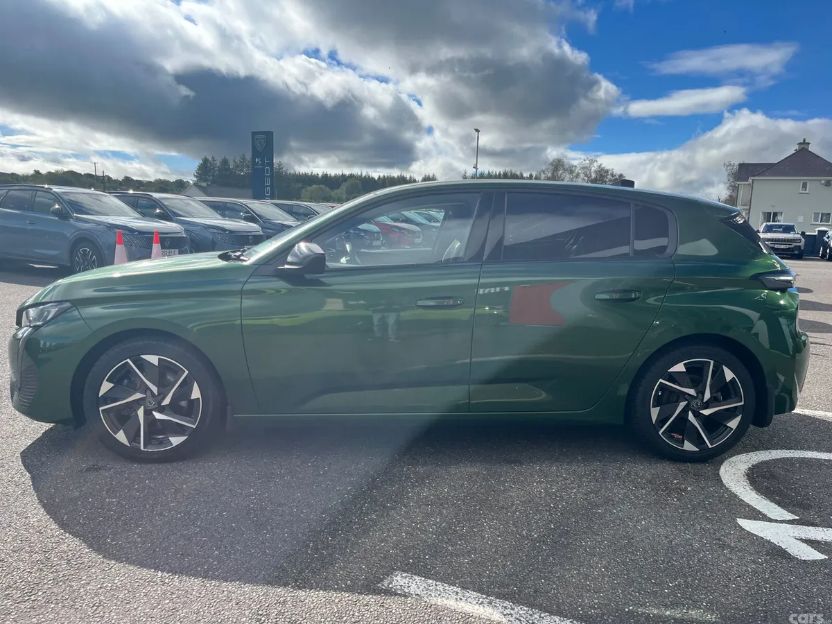 Peugeot 308 Hatchback, Diesel, 2023, Green