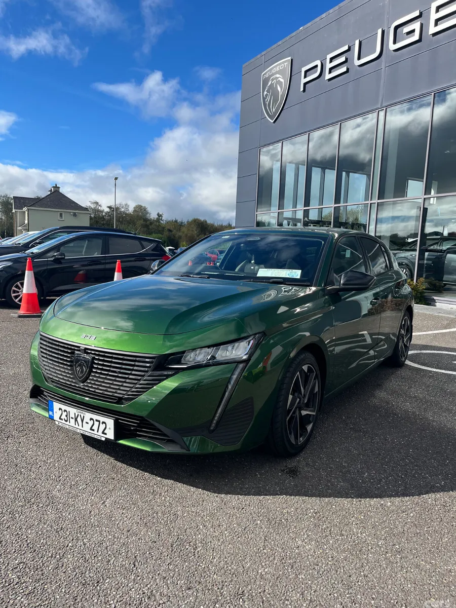 Peugeot 308 Hatchback, Diesel, 2023, Green