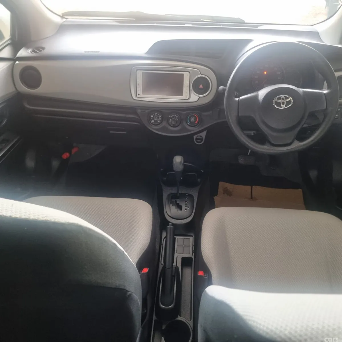 Toyota Vitz Hatchback, Petrol, 2014, Silver