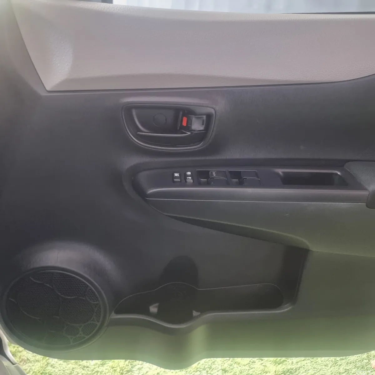 Toyota Vitz Hatchback, Petrol, 2014, Silver