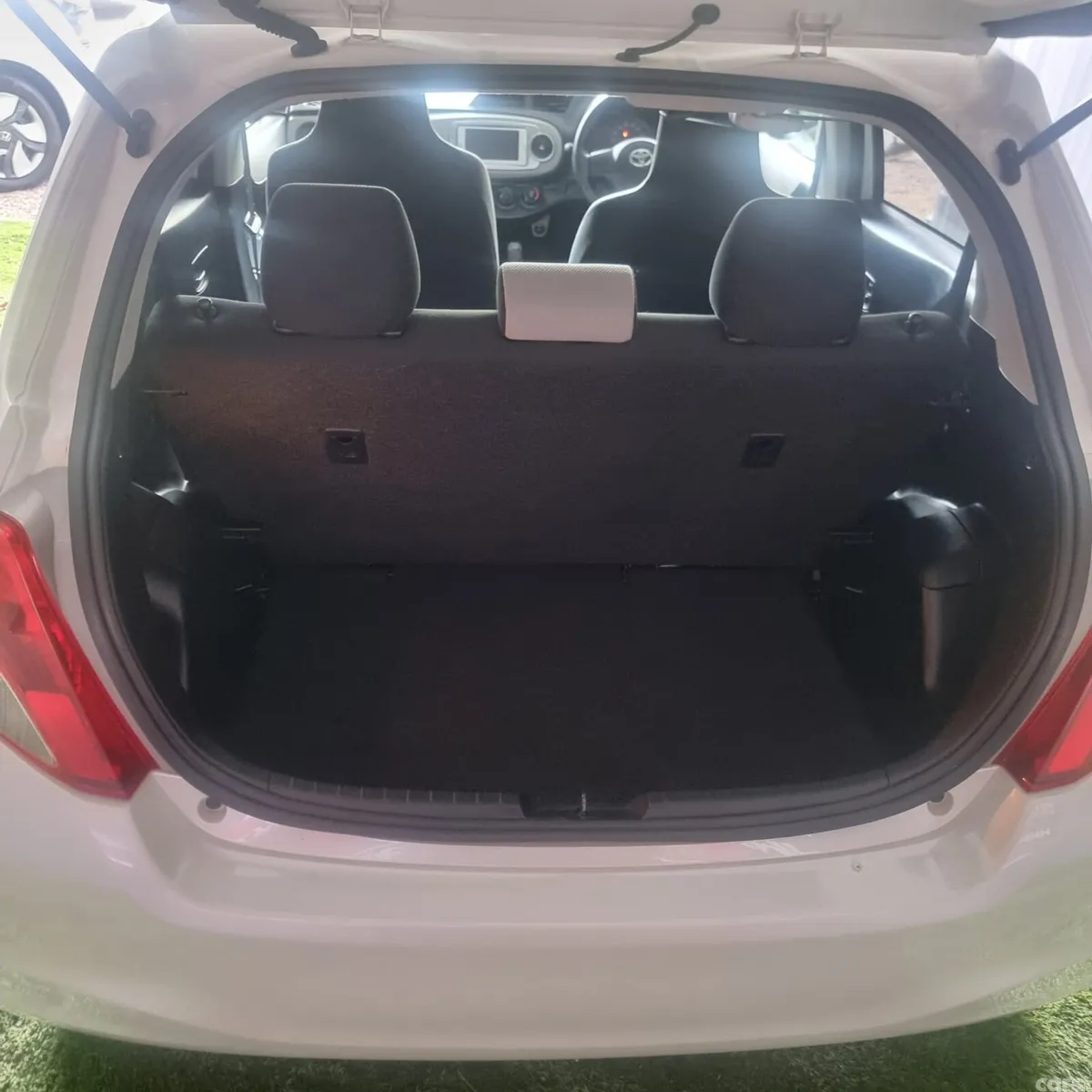 Toyota Vitz Hatchback, Petrol, 2014, Silver