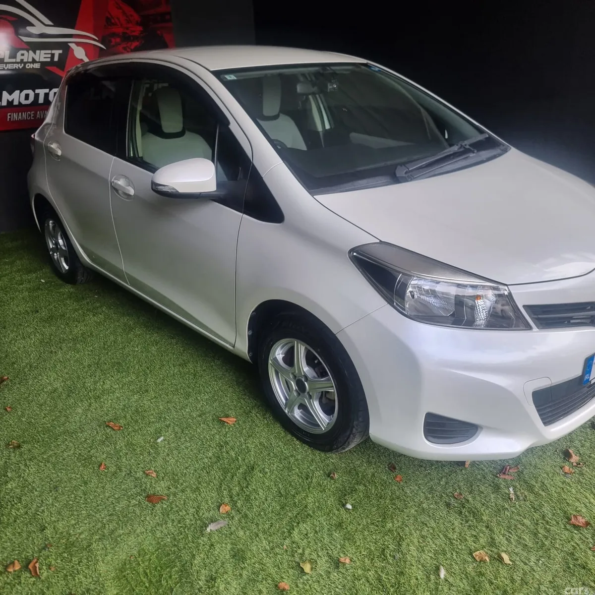Toyota Vitz Hatchback, Petrol, 2014, Silver