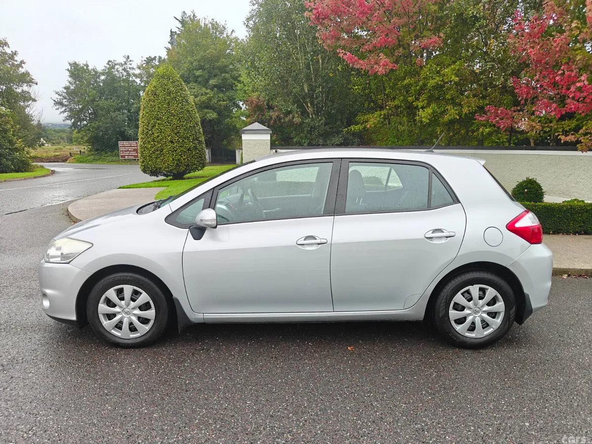 Toyota Auris Hatchback, Diesel, 2011, Silver