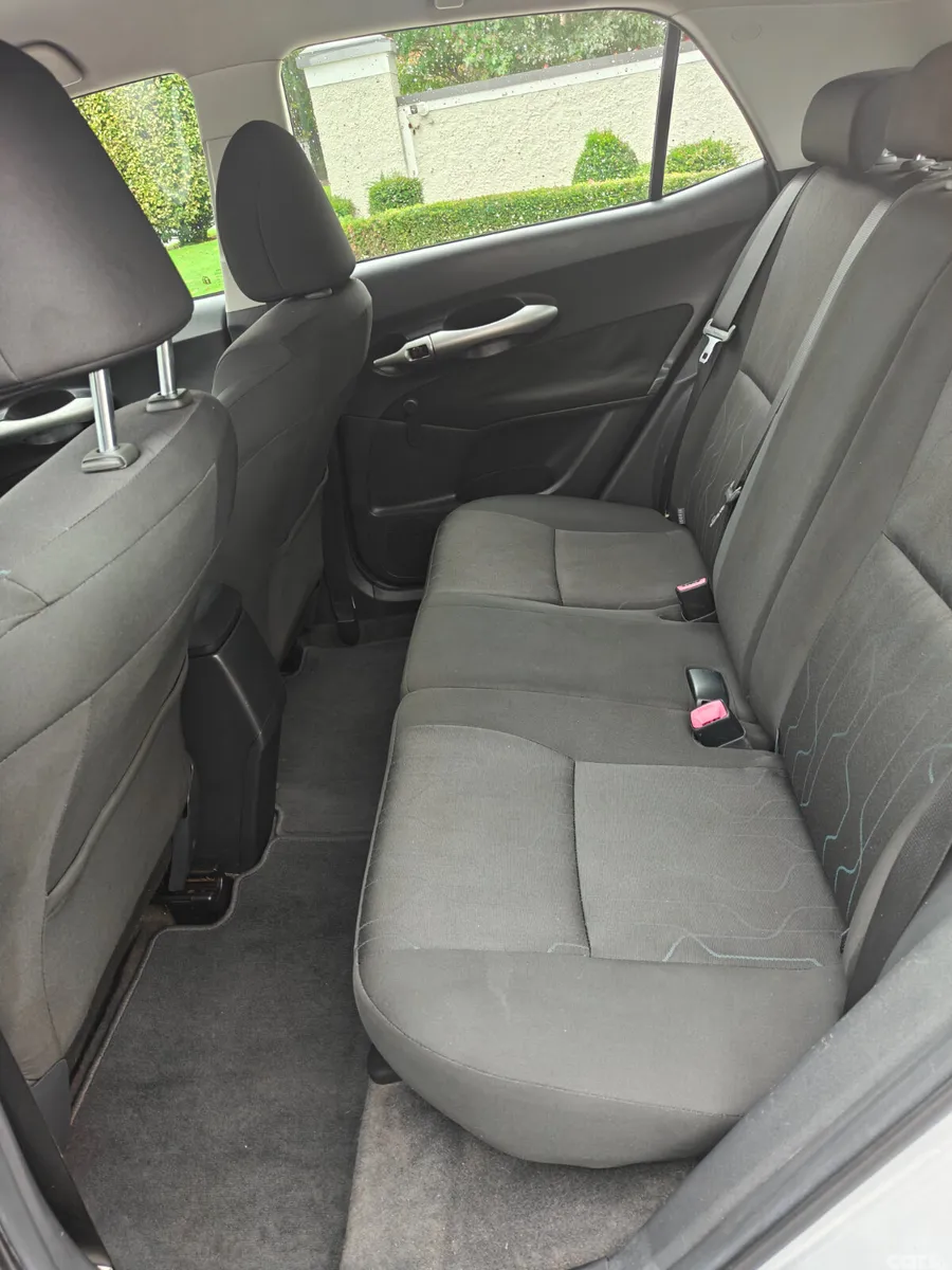 Toyota Auris Hatchback, Diesel, 2011, Silver