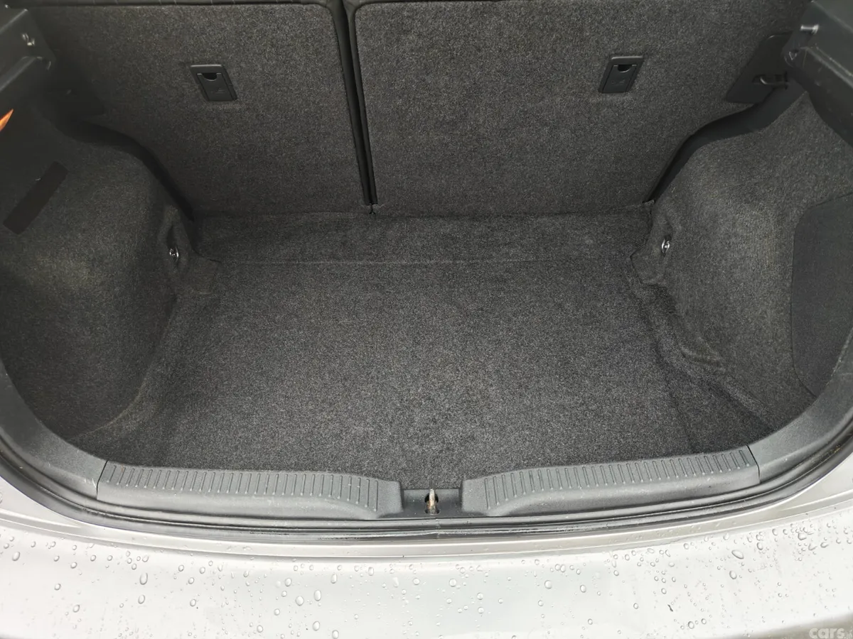 Toyota Auris Hatchback, Diesel, 2011, Silver