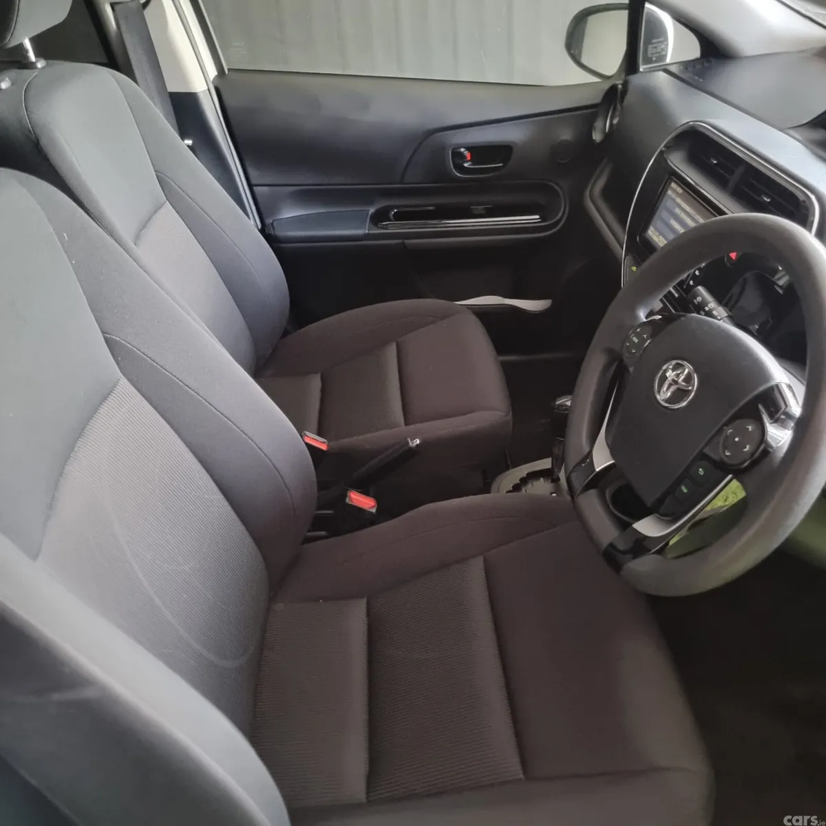 Toyota Aqua Hatchback, Petrol Hybrid, 2019, White