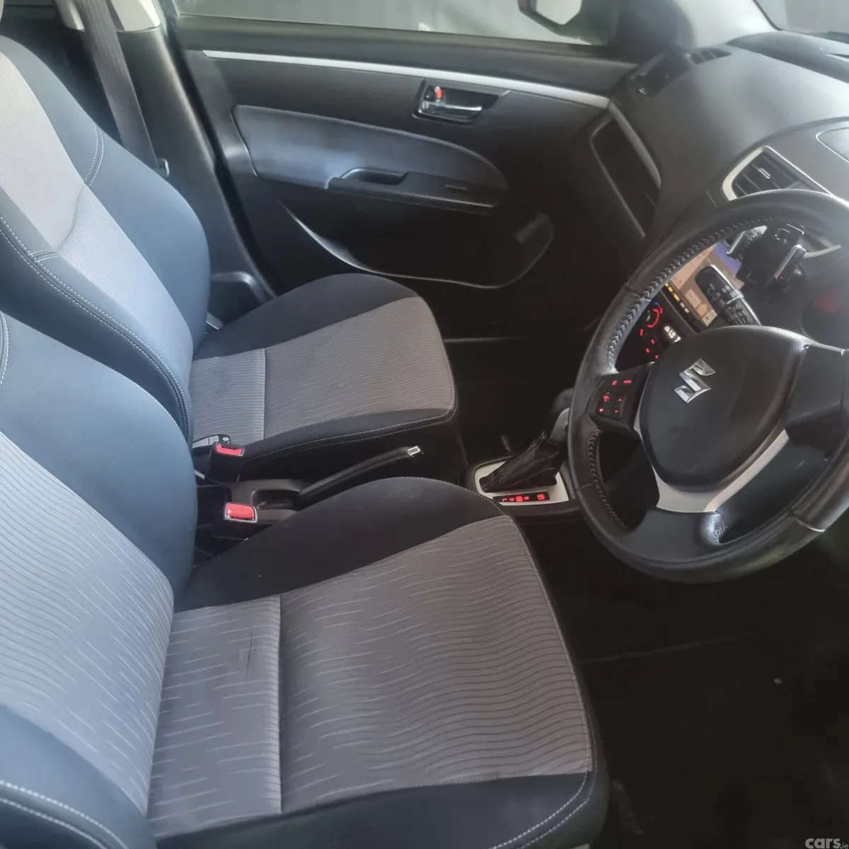 Suzuki Swift Hatchback, Petrol, 2012, Black