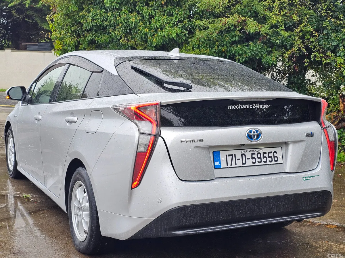 Toyota Prius Hatchback, Petrol Hybrid, 2017, Silver
