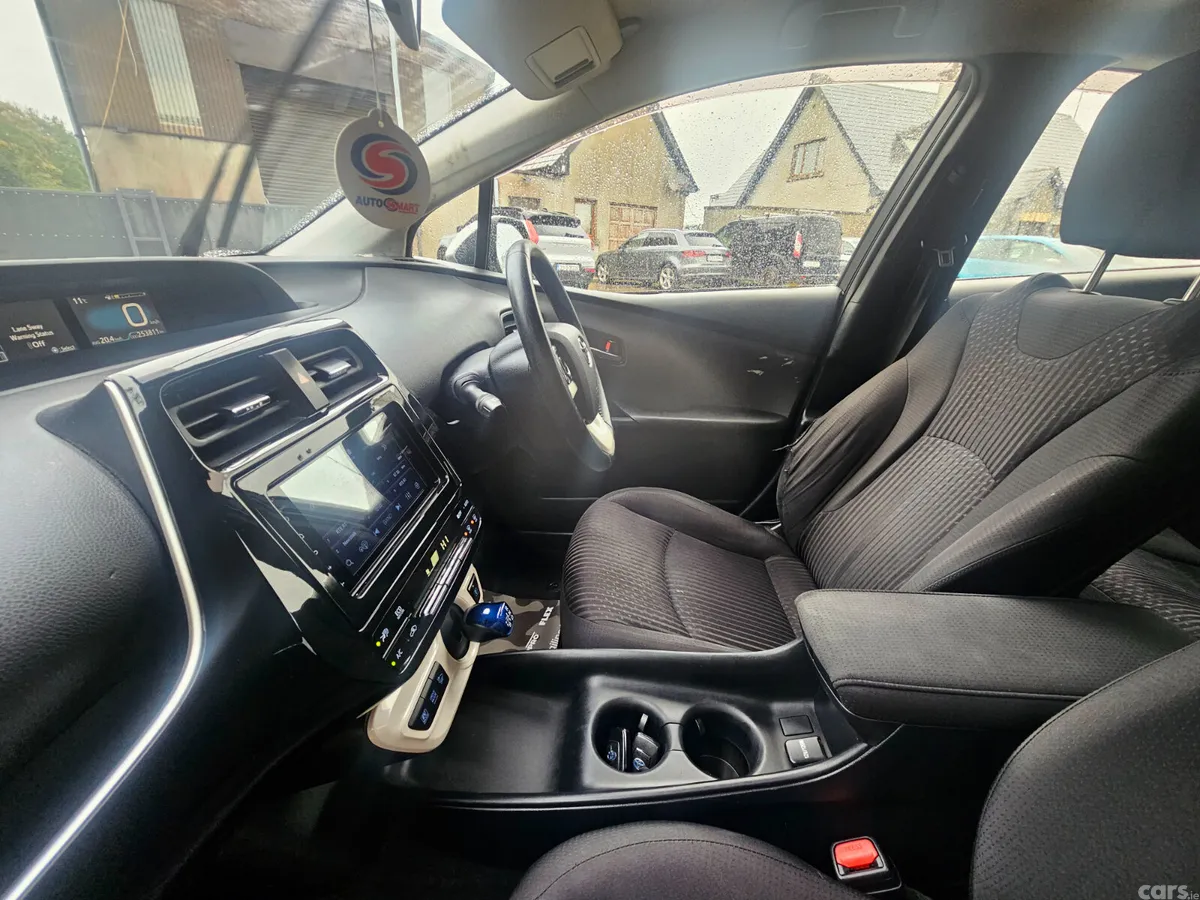 Toyota Prius Hatchback, Petrol Hybrid, 2017, Silver