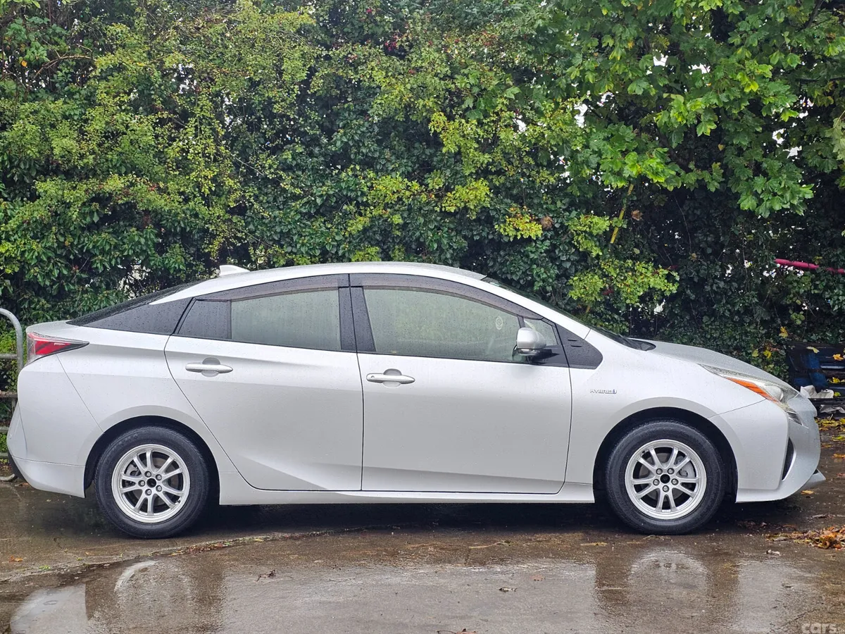 Toyota Prius Hatchback, Petrol Hybrid, 2017, Silver