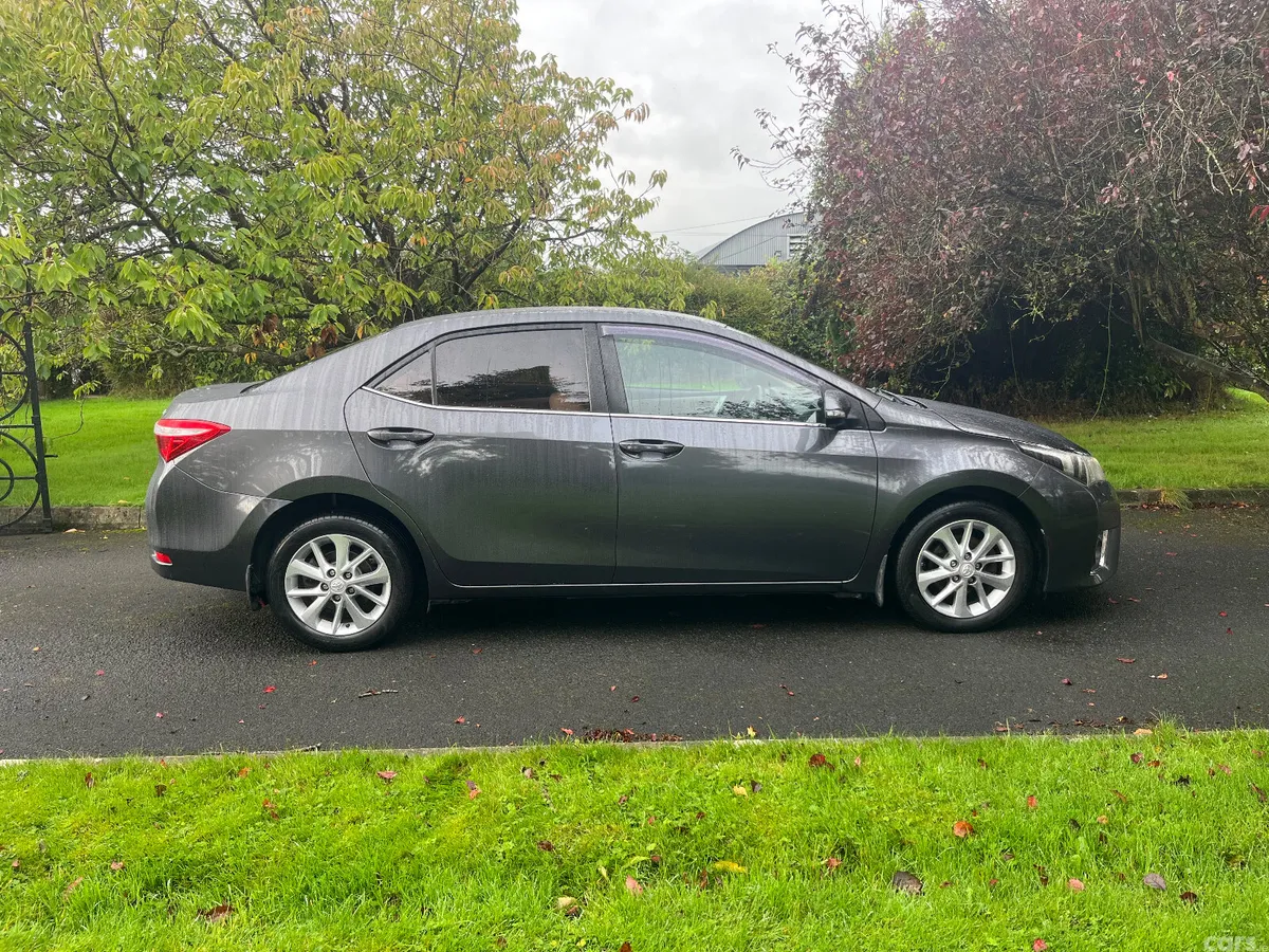 Toyota Corolla Saloon, Diesel, 2014, Grey