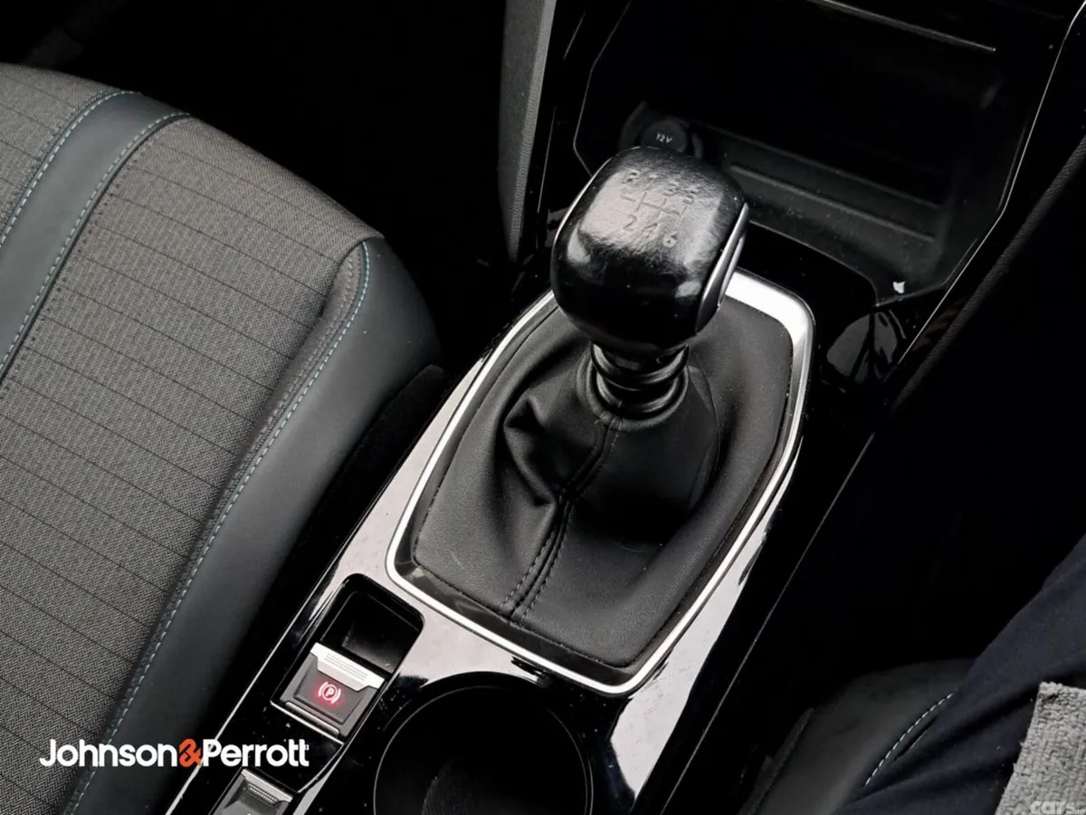 Peugeot 2008 MPV, Petrol, 2023, Grey