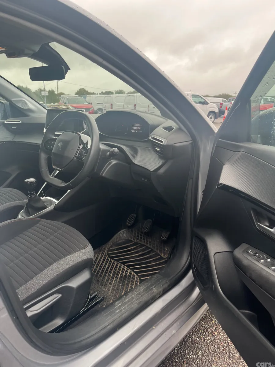 Peugeot 208 Hatchback, Diesel, 2022, Grey