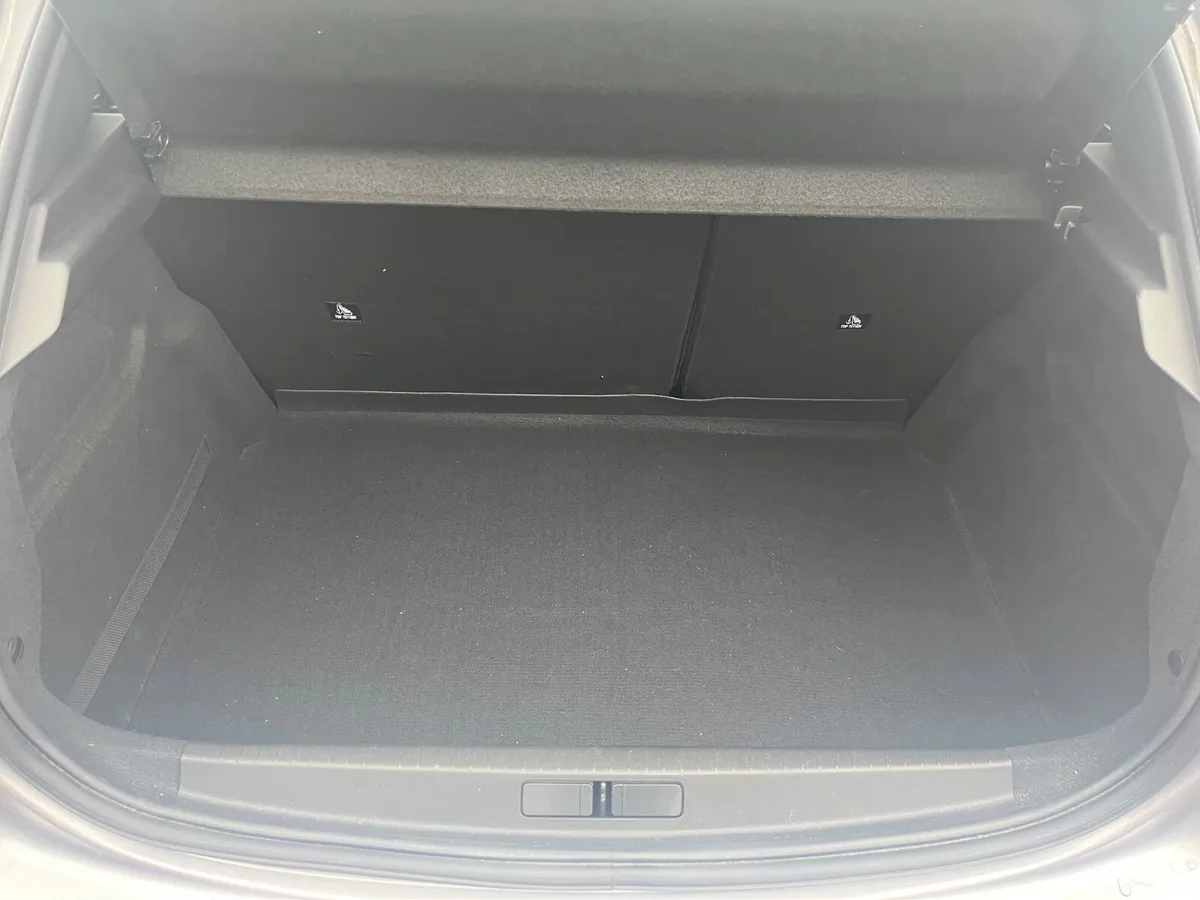 Peugeot 208 Hatchback, Diesel, 2022, Grey
