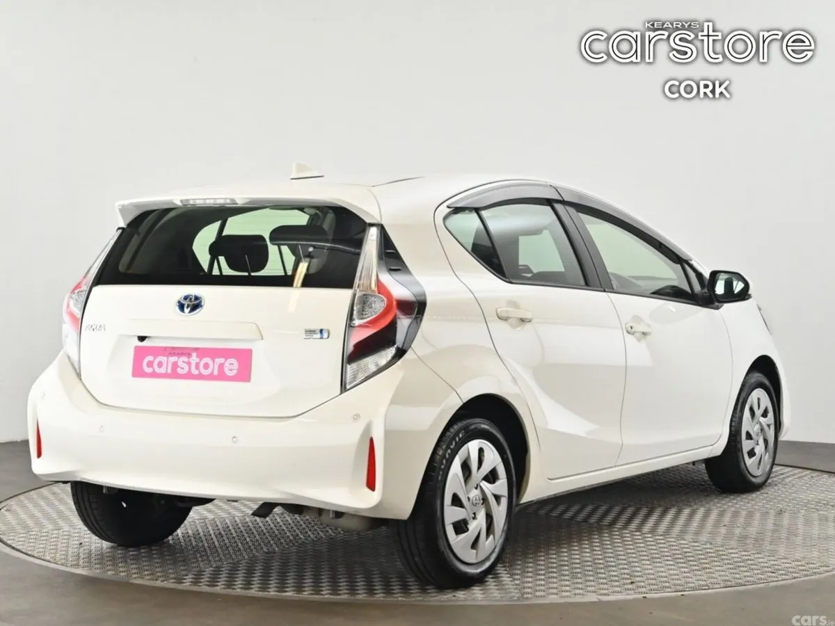 Toyota Aqua Hatchback, Petrol Hybrid, 2021, White