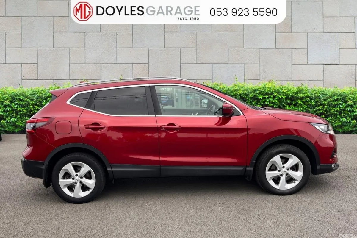 Nissan Qashqai SUV, Petrol, 2019, Red